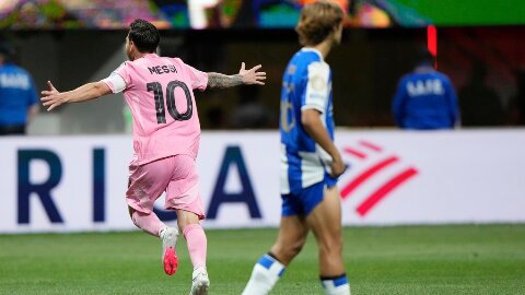 Lionel Messi ‘đỉnh nóc, kịch trần, bay phấp phới’